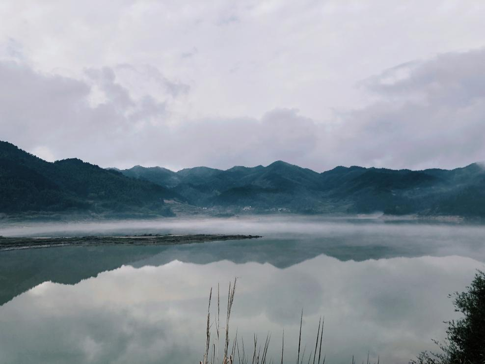 白水墨色